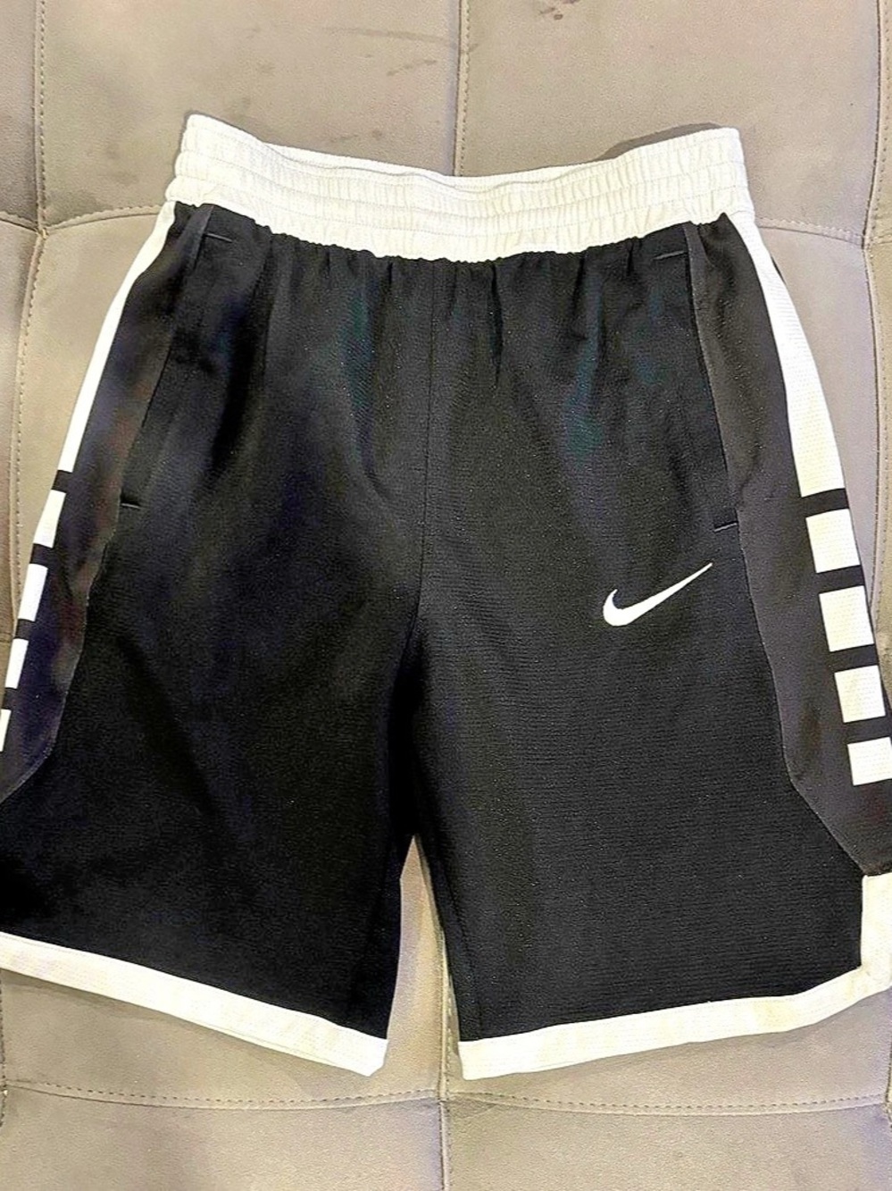 Nike Dri-FIT Elite Stripe Basketball Shorts Boys Large Black & White